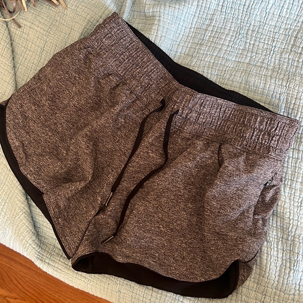 cute reversible lululemon shorts, worn a few times! Amazing condition